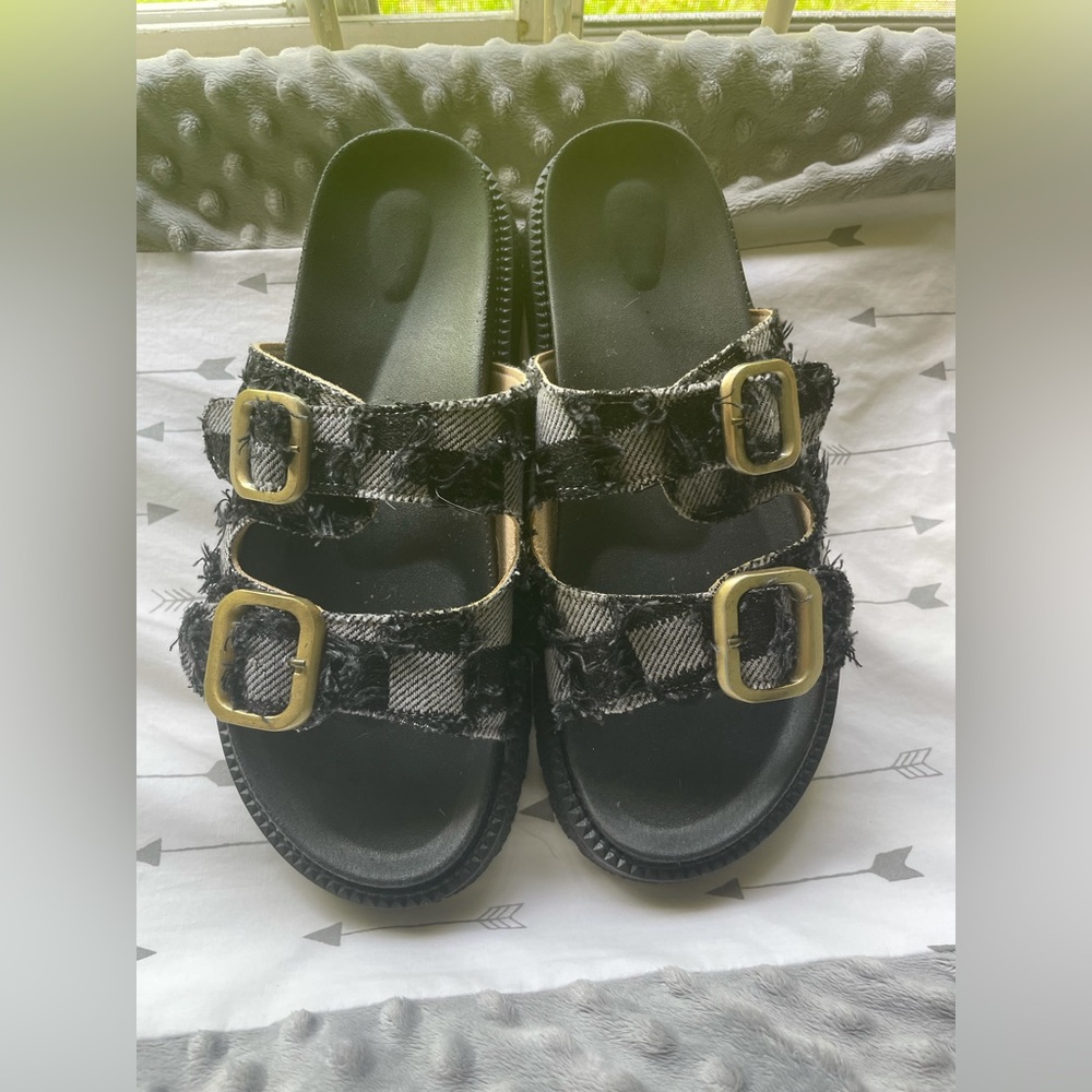 Women’s platform sandals